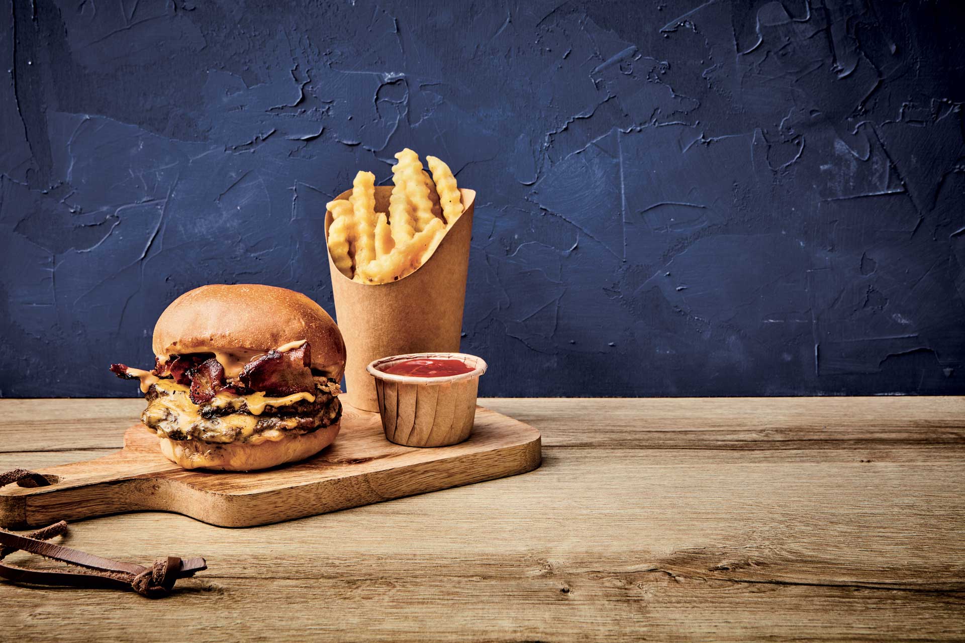 Burger au bacon et au bleu (Bleu Cheese and Bacon Burger) - La